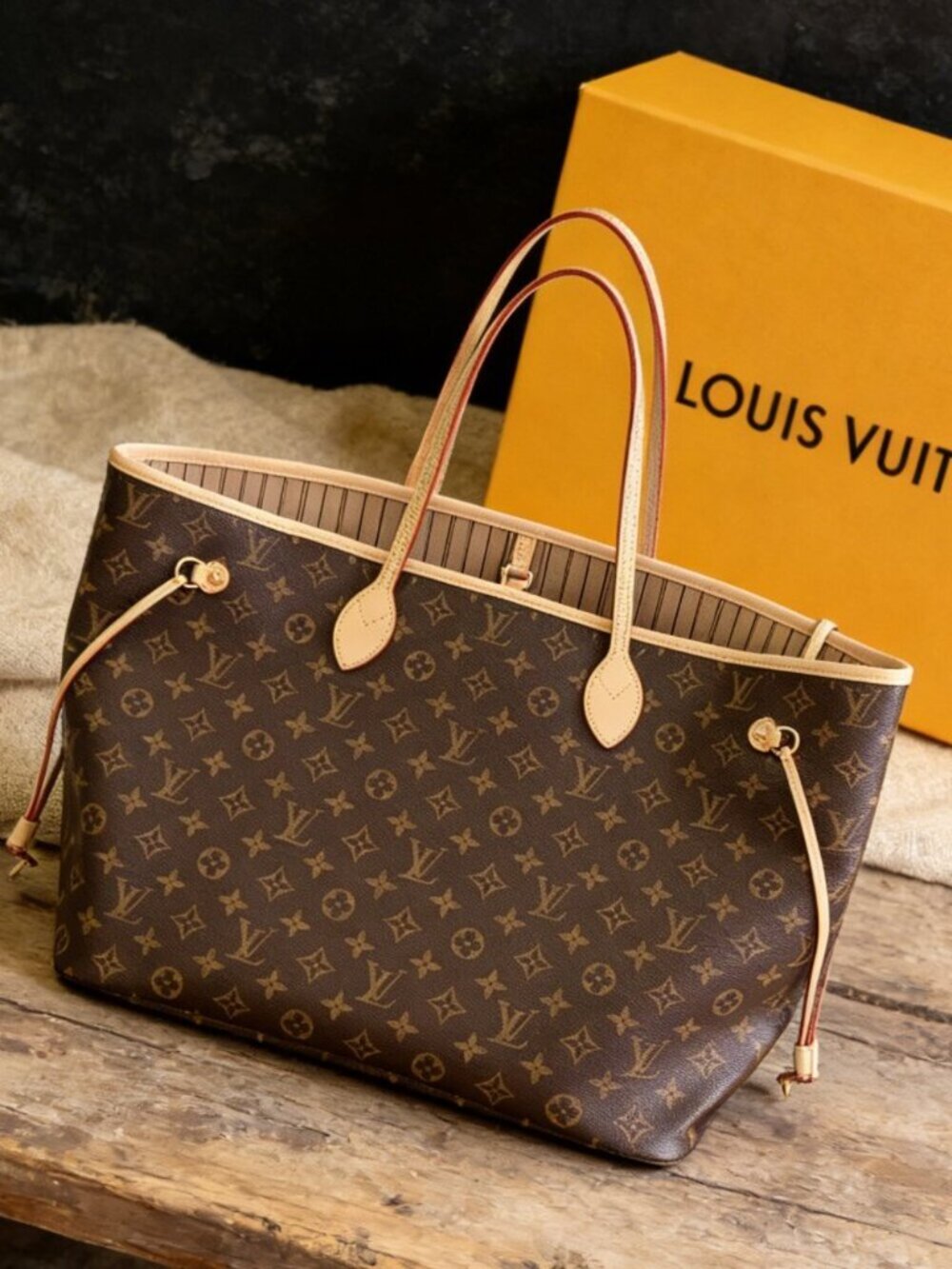 Louis Vuitton Neverfull Red Lining Bag